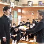 卒業生へ押し花しおりを贈呈