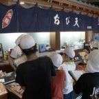 飫肥の天ぷらを小学生が取材